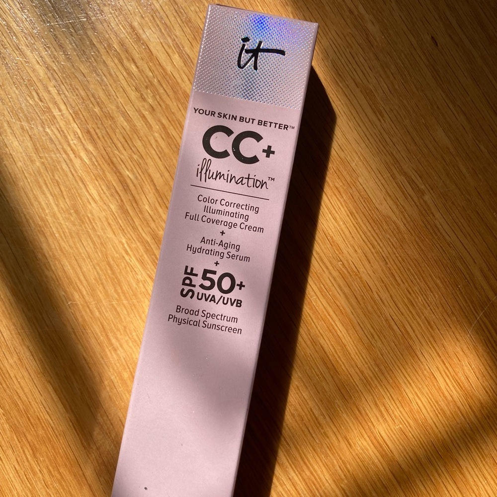 NEW in box IT CC illumination cream- medium